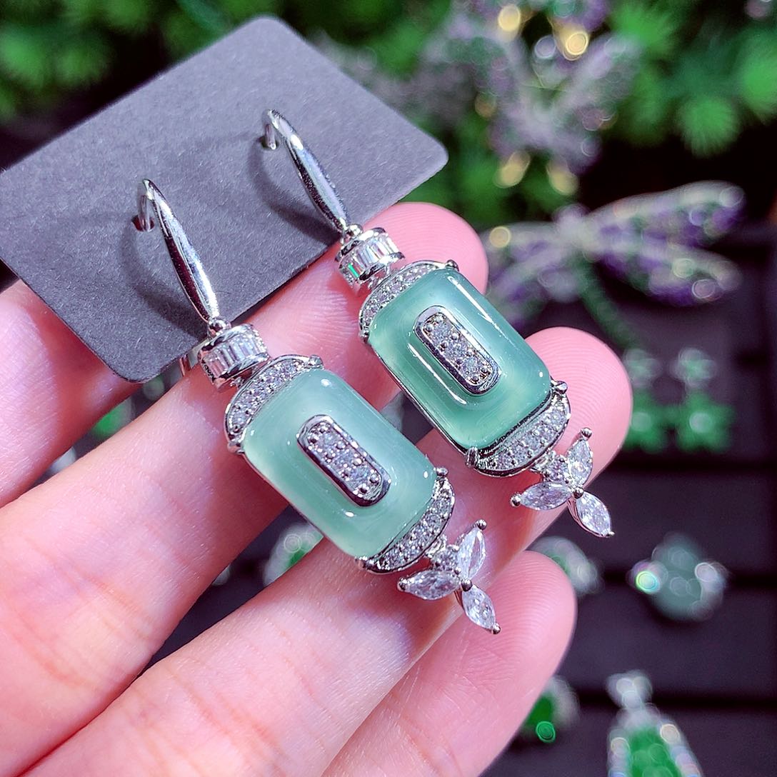 颈饰未镶嵌翡翠天然