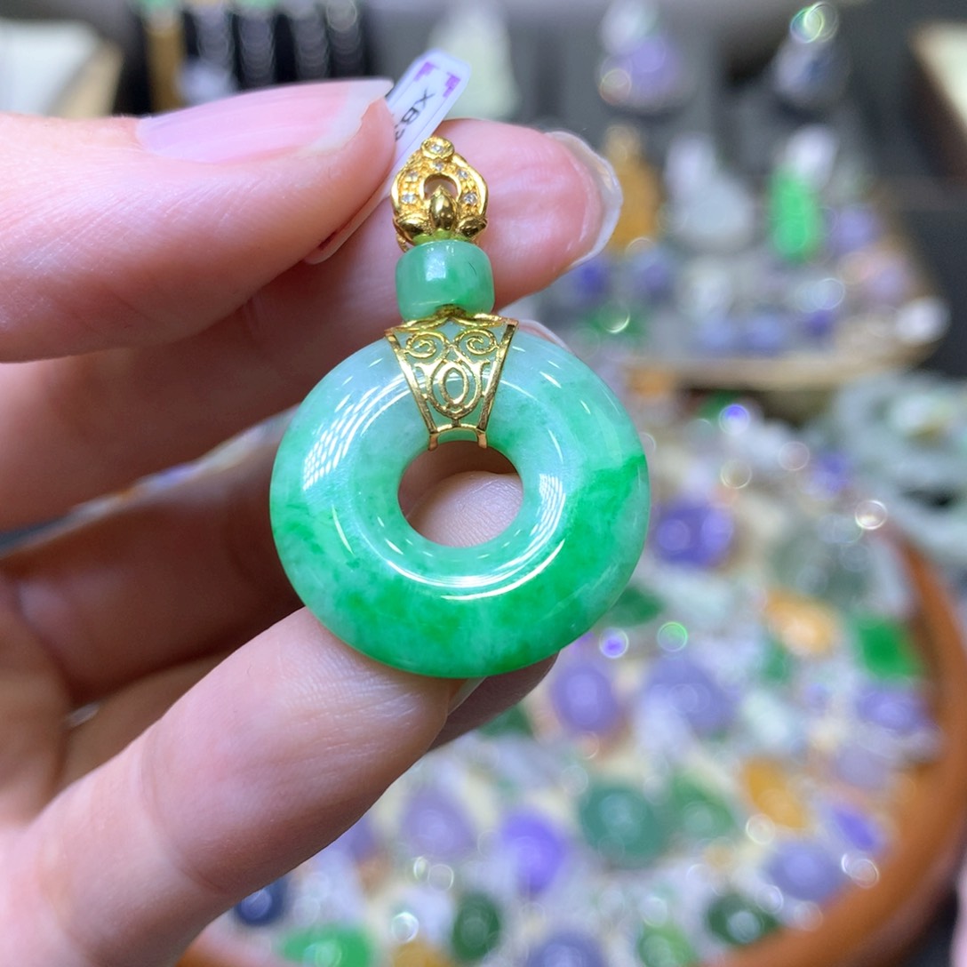 【闪购商品】翡翠颈饰18K金镶嵌翡翠吊坠项链