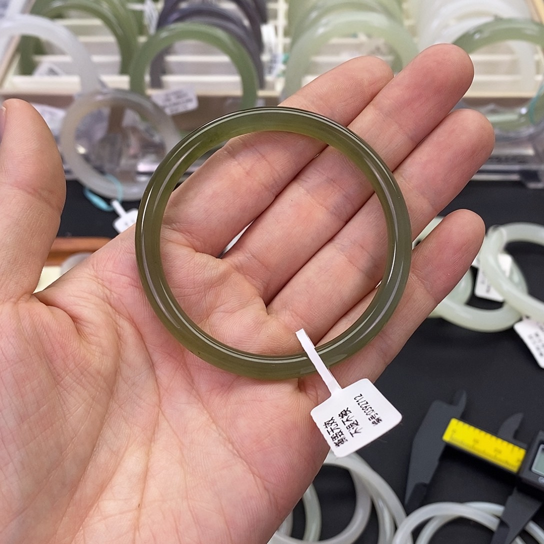 和田玉未镶嵌珠宝奇石53