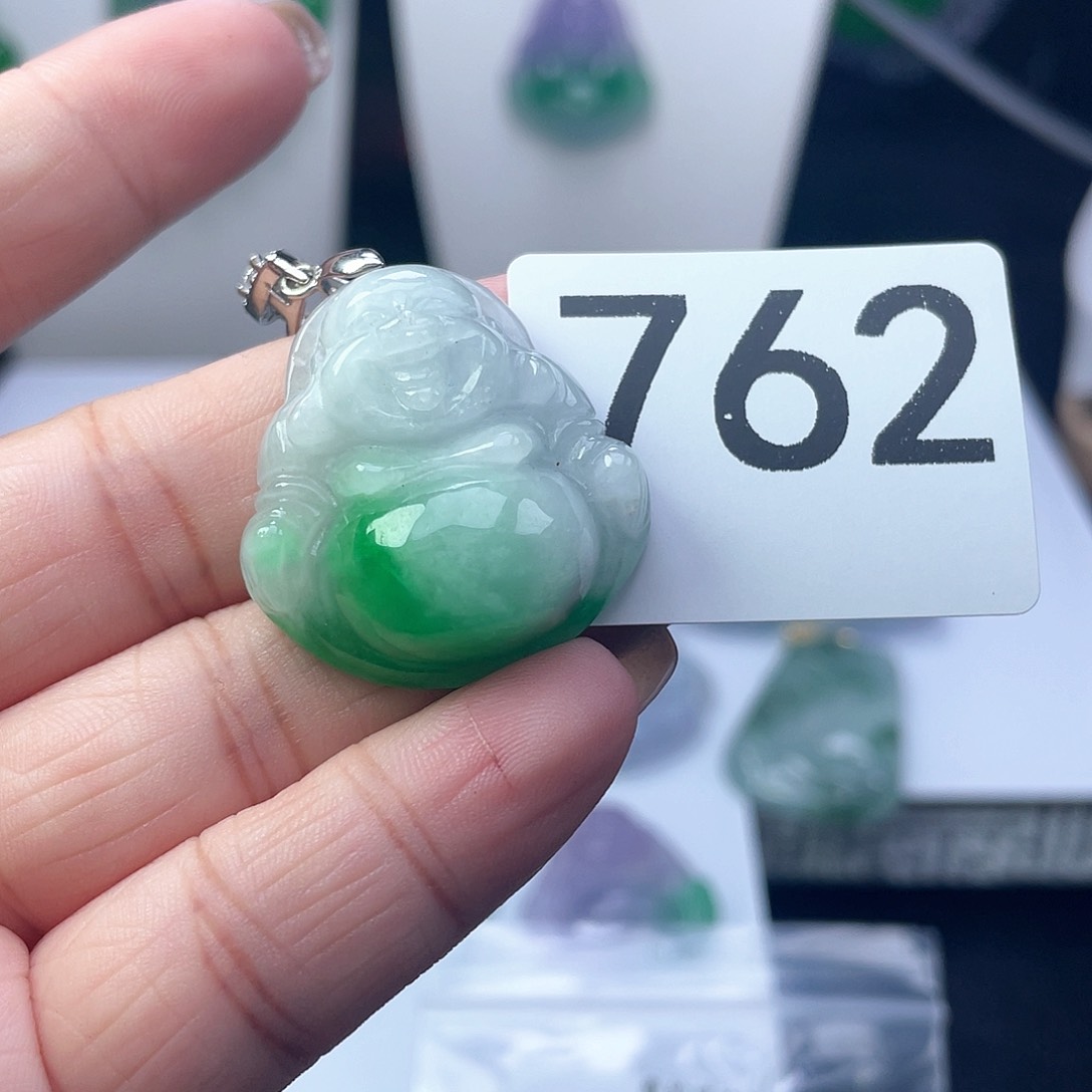 翡翠吊坠(赠链)未镶嵌