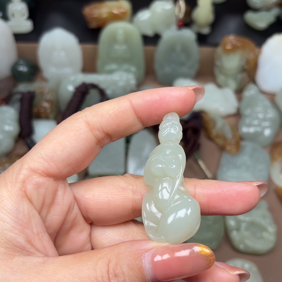 和田玉颈饰未镶嵌起***了