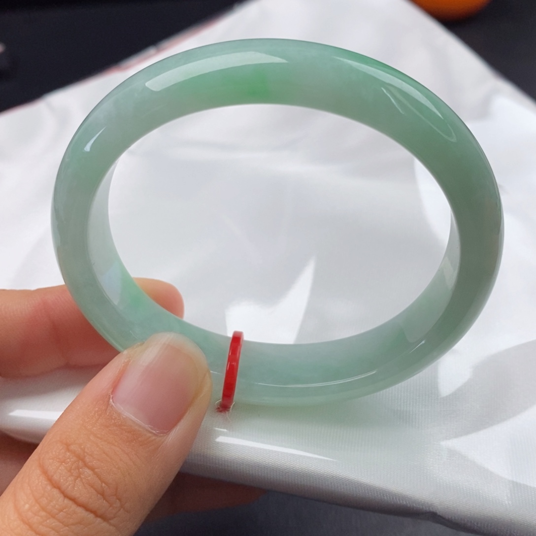 翡翠未镶嵌手镯（贵妃镯）