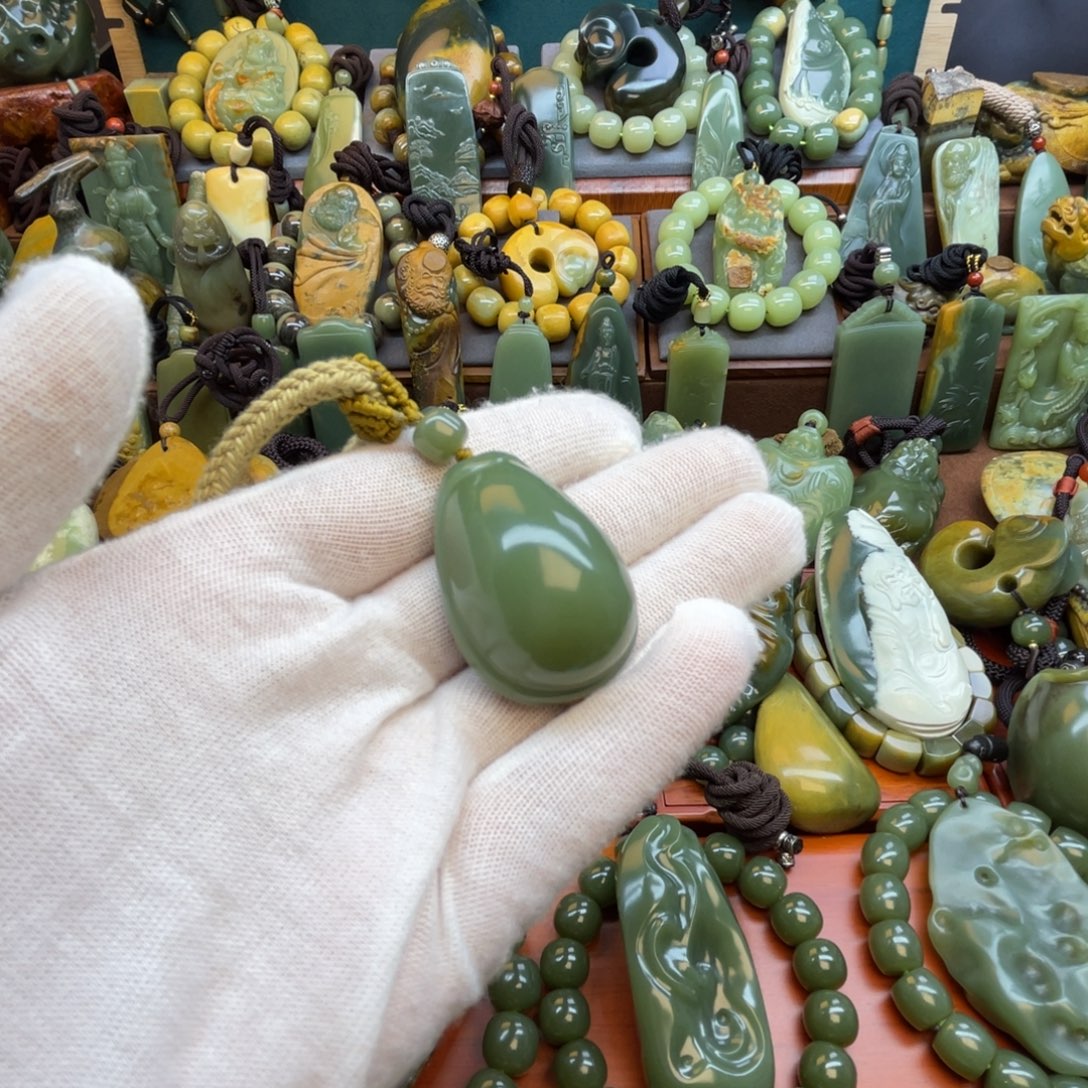 浴***生岫岩老玉（透闪石质玉）未镶嵌颈饰