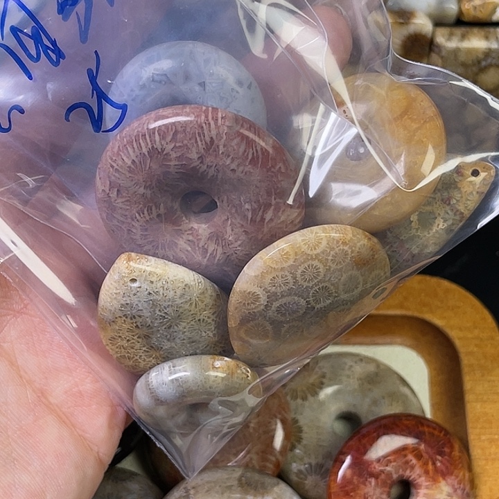 硅化珊瑚（珊瑚玉）珠宝金石合金黄****蹊