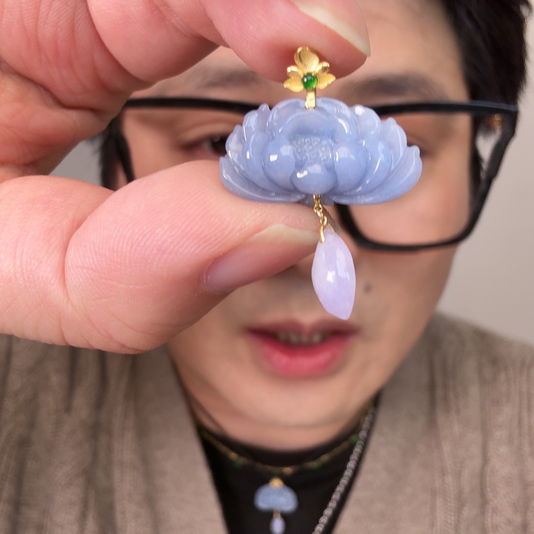 翡翠18K金镶嵌颈饰一件