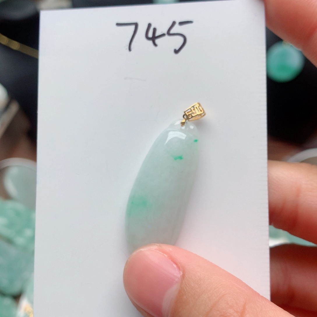 翡翠颈饰18K金镶嵌吊坠