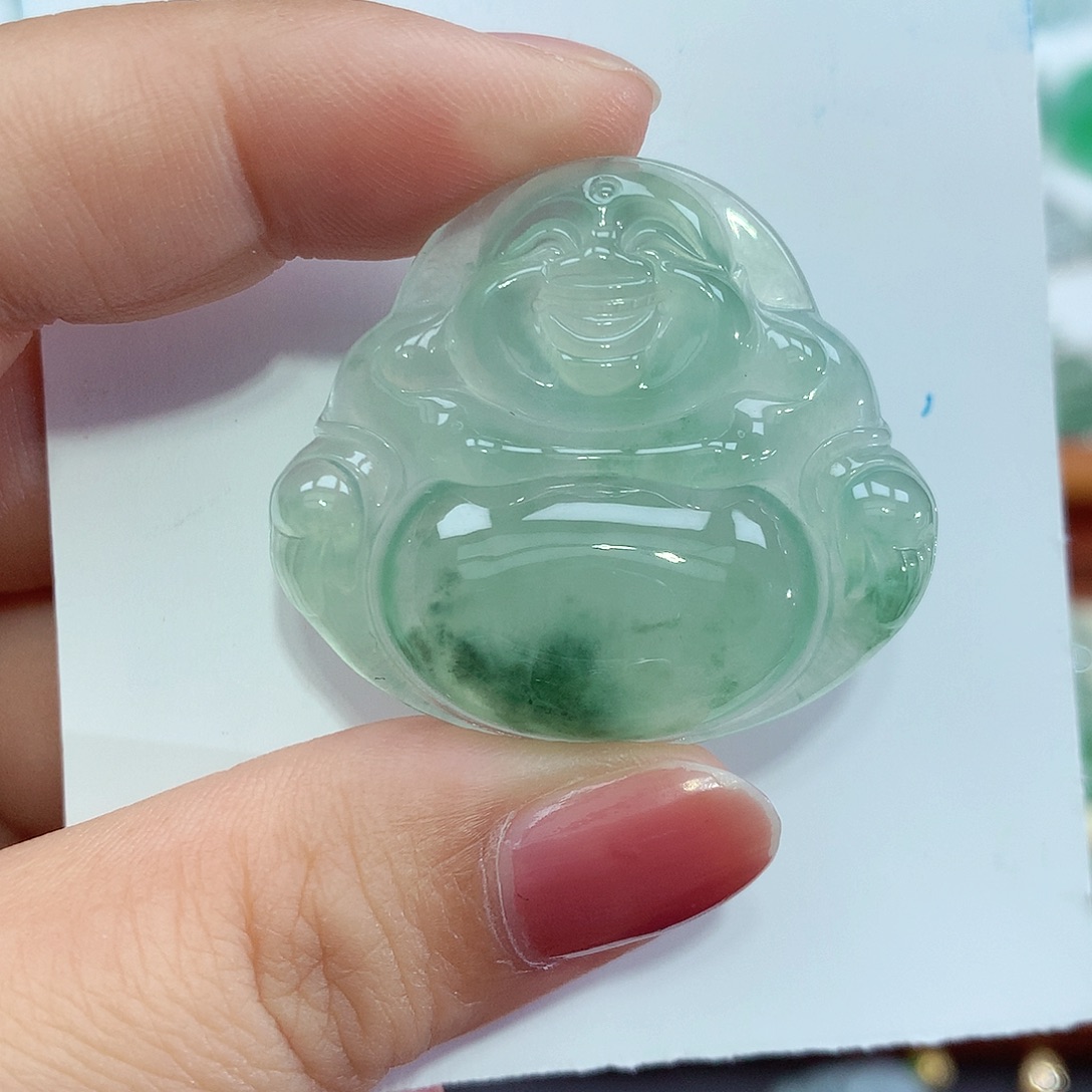 翡翠未镶嵌颈饰佛