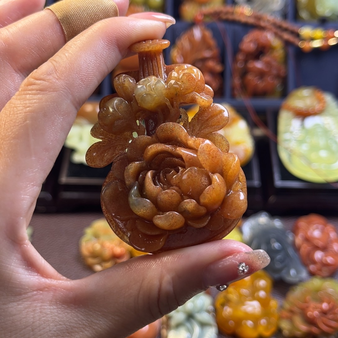 清***花蛇纹石玉未镶嵌颈饰