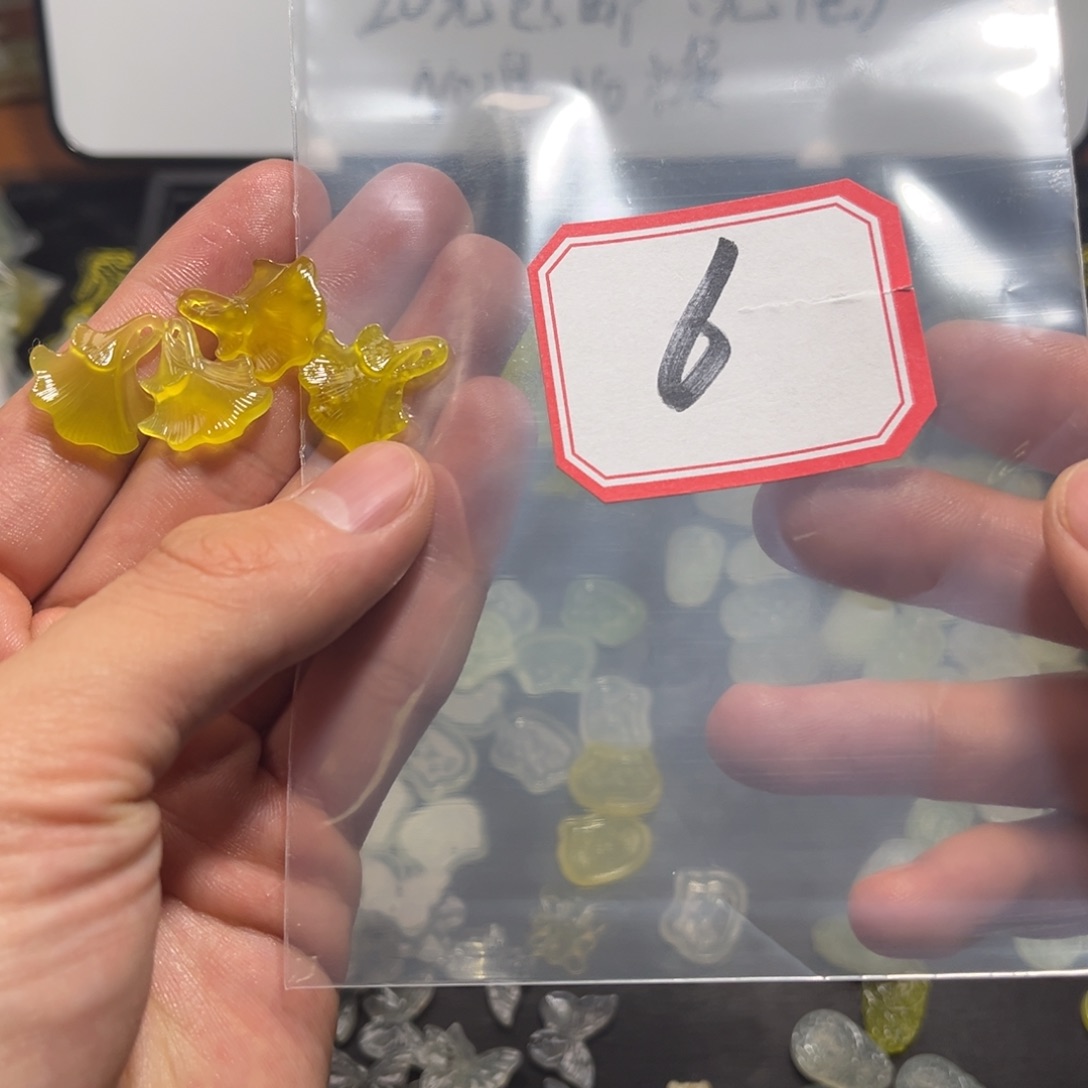 衔***于蛇纹石玉合金颈饰