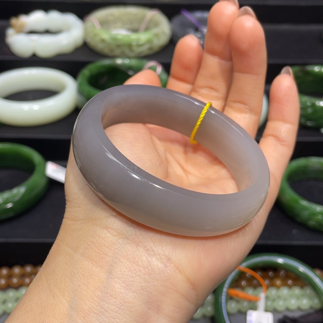 和田玉手镯56圈口 编号65未镶嵌