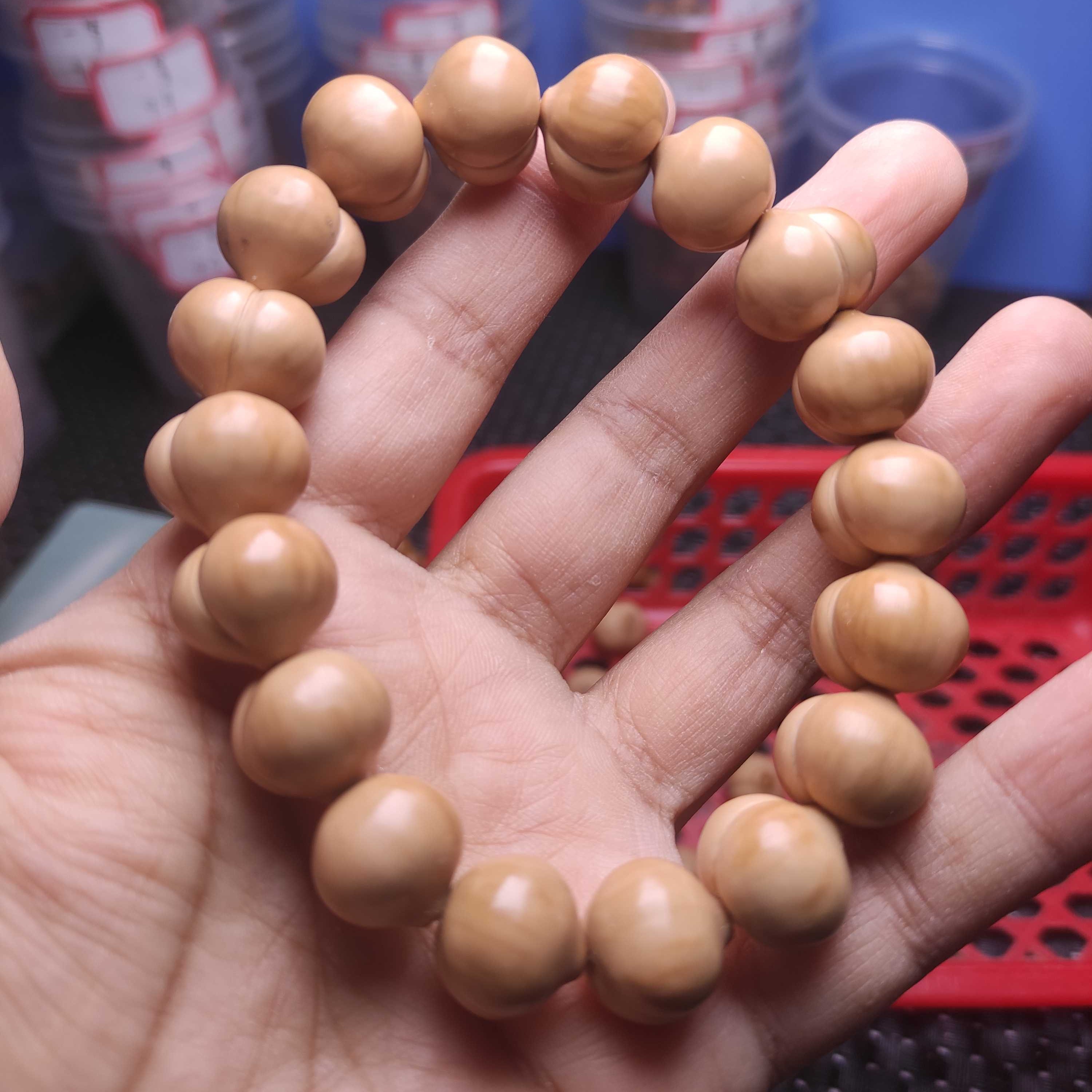 猴头核桃屁桃手串，瑕疵款，尺寸15+。