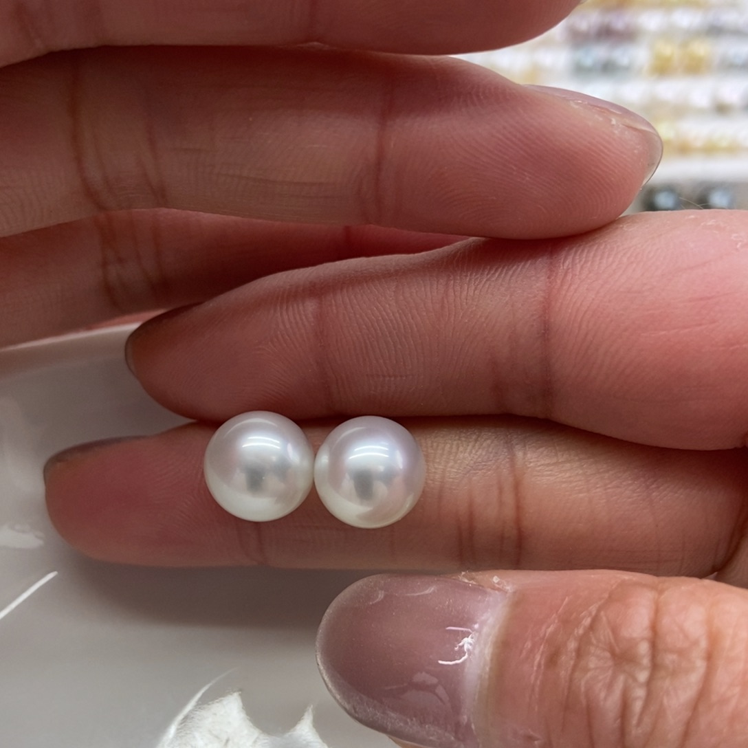 18K金镶嵌海水珍珠耳饰