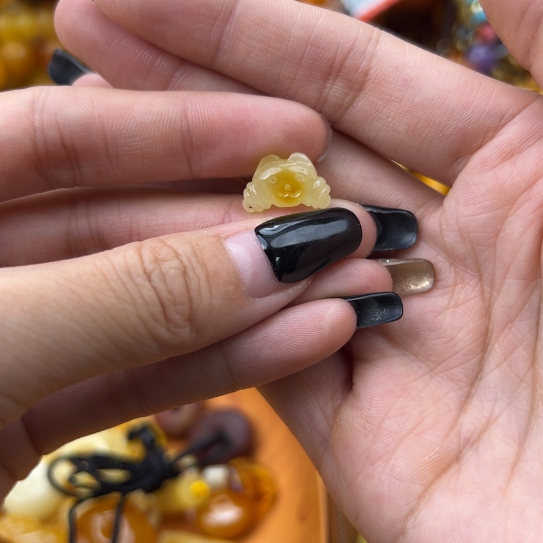 琥珀珠宝奇石未镶嵌