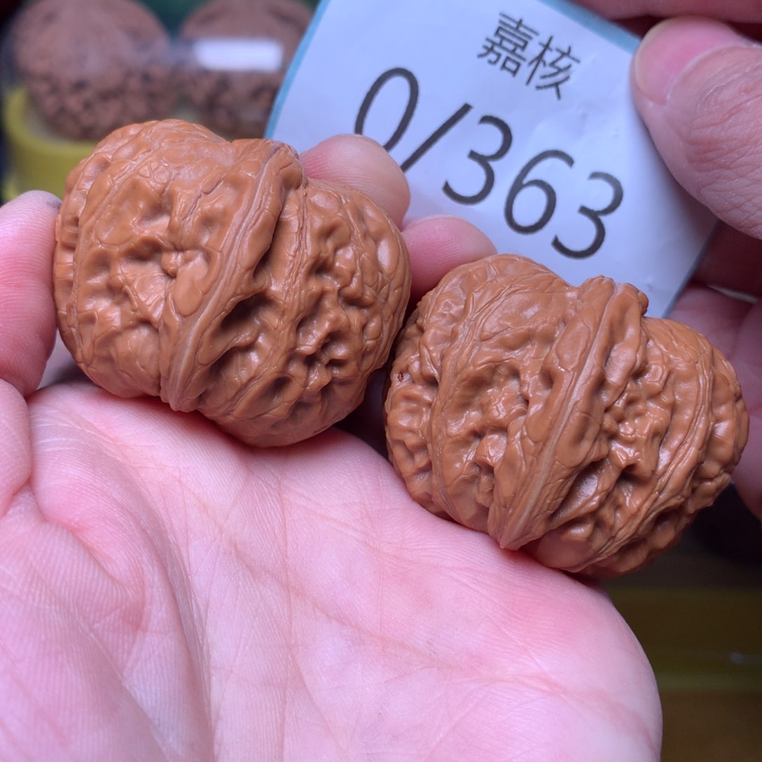 文玩核桃把件红皮元宝40