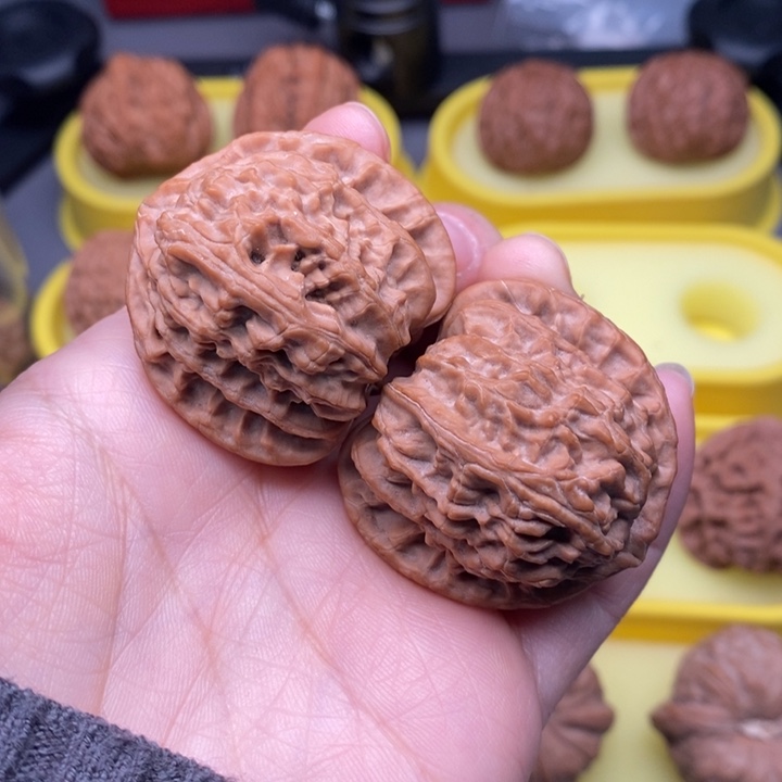 把件文玩核桃魏*生三角白39全品