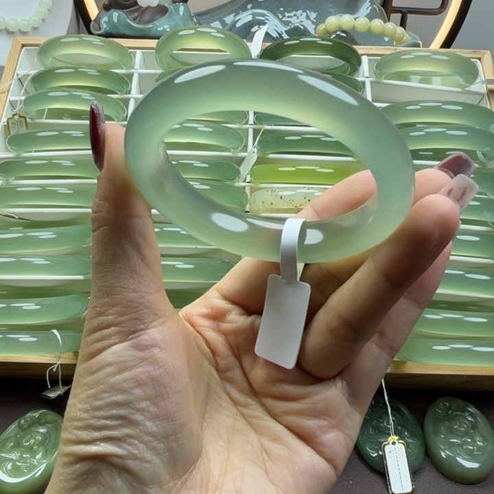 月***湾岫玉未镶嵌手镯岫玉