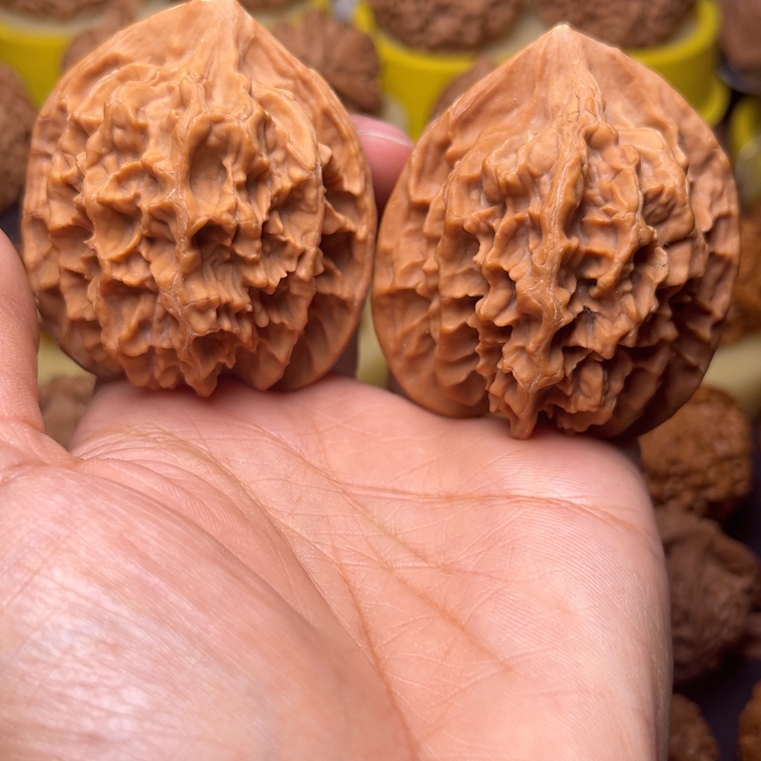 小***家把件文玩核桃帝王狮子头50左右