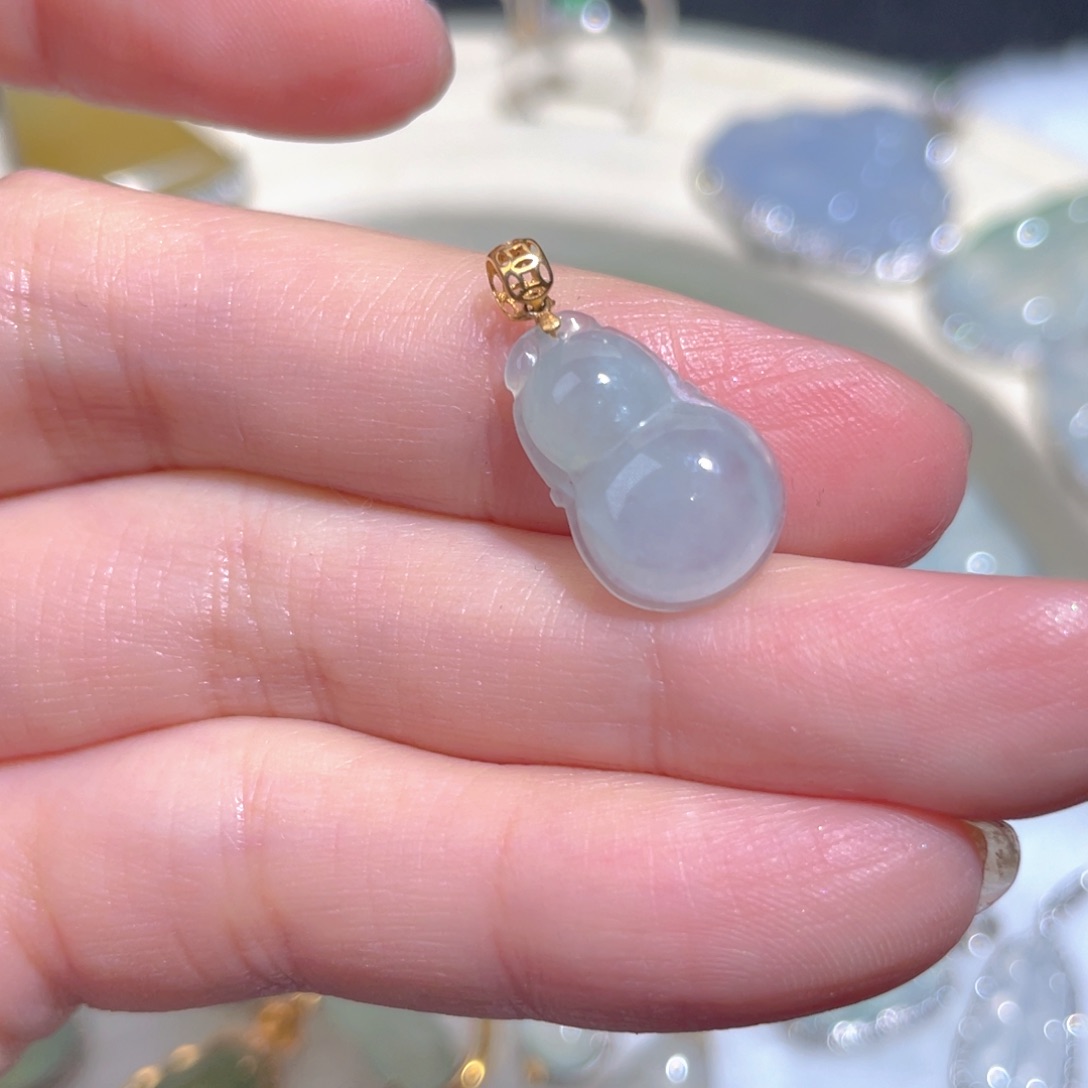 翡翠颈饰18K金镶嵌翡翠