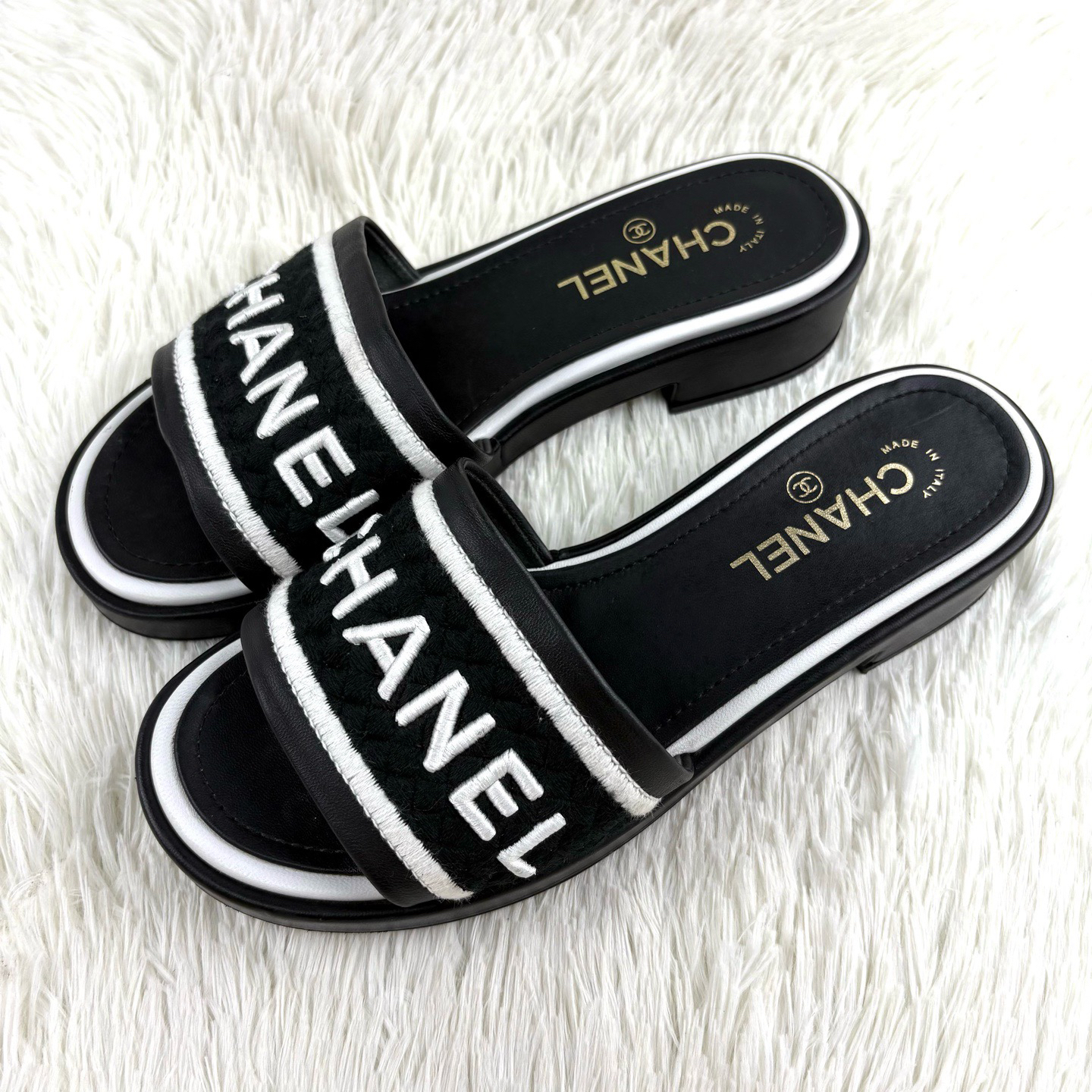 99新 Chanel/香奈儿 黑白拼色刺绣拖鞋 39码 咩