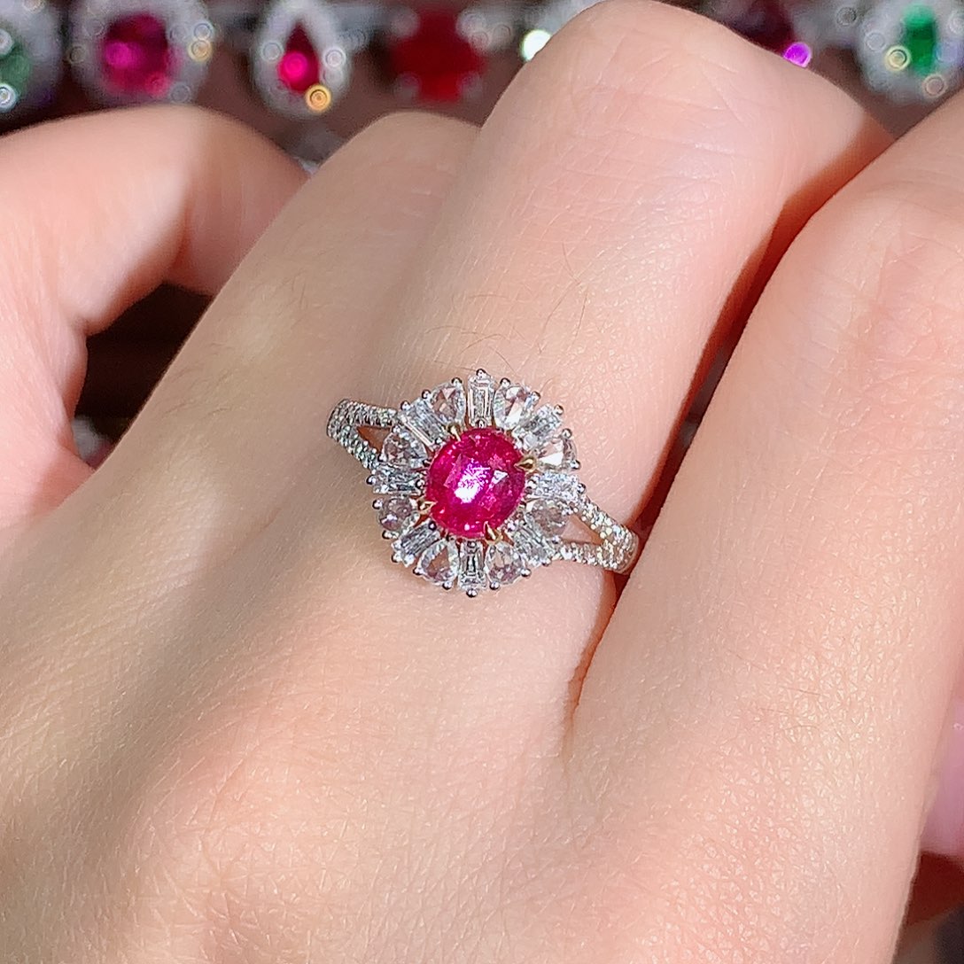 戒指18K金镶嵌红宝石1.05ct/天然宝石/七天无理由