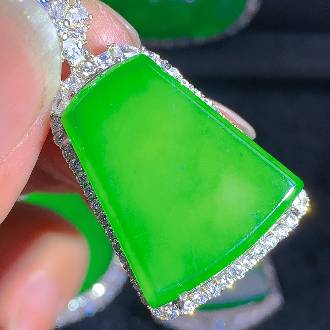 翡翠颈饰银S925镶嵌吊坠