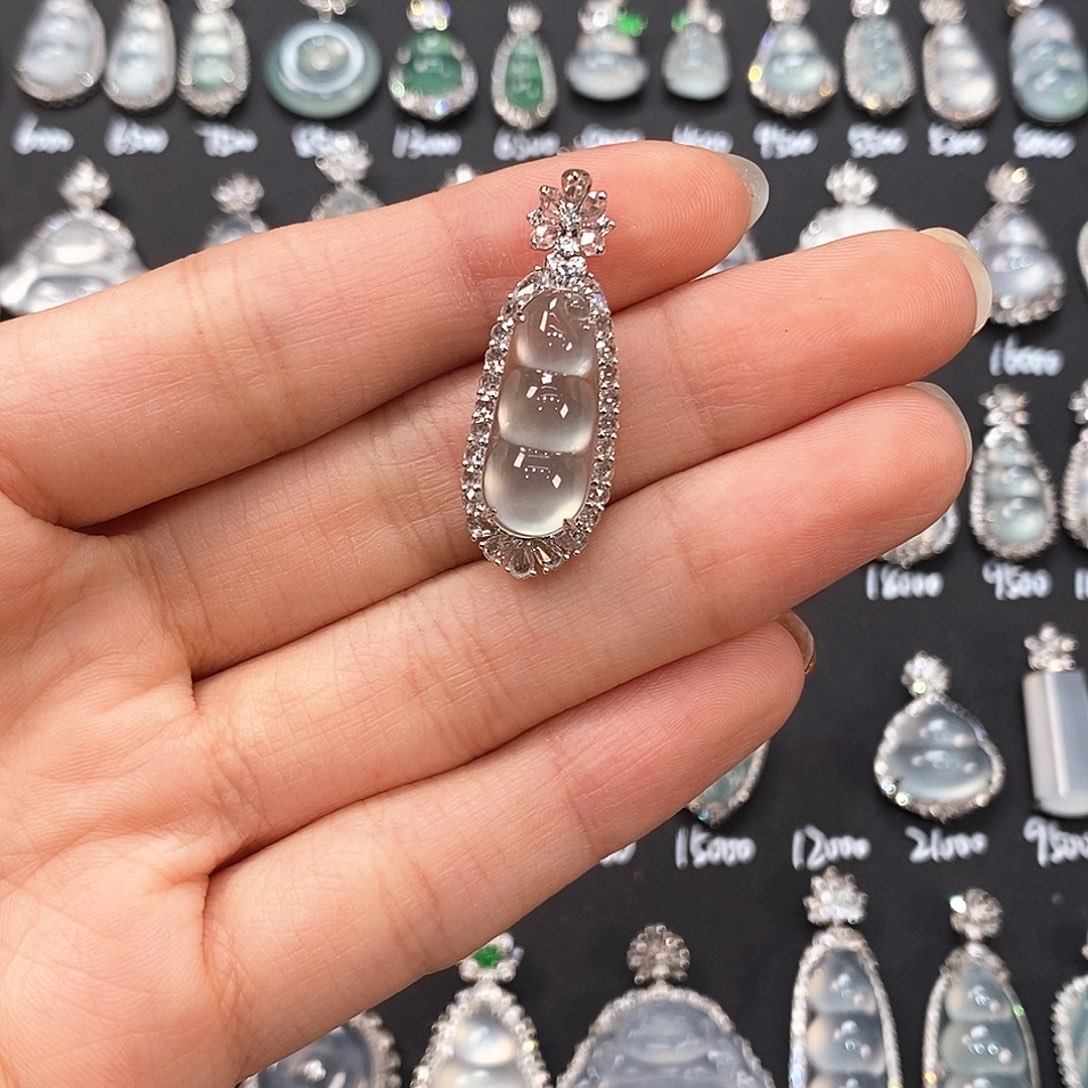 翡翠18K金镶嵌颈饰