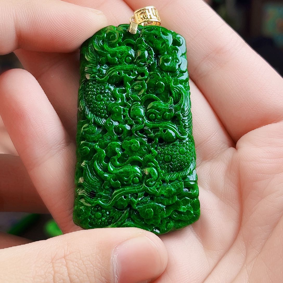 颈饰18K金镶嵌翡翠