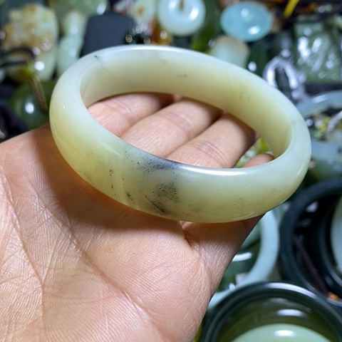 岫玉手镯未镶嵌59口径