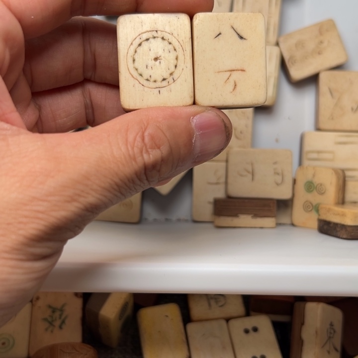 事***利实心竹雕刻手把件