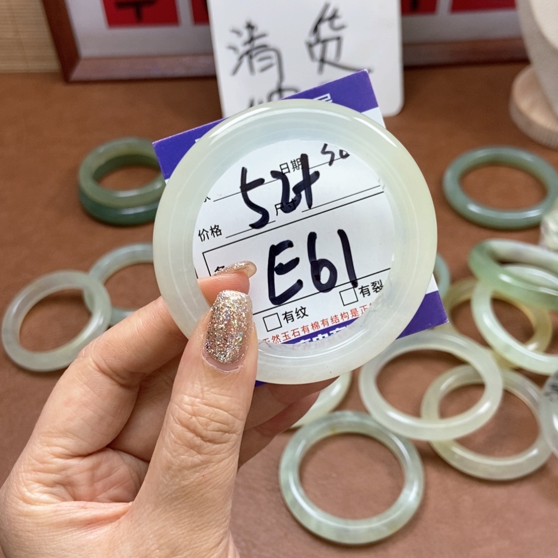 岫玉手镯手镯未镶嵌