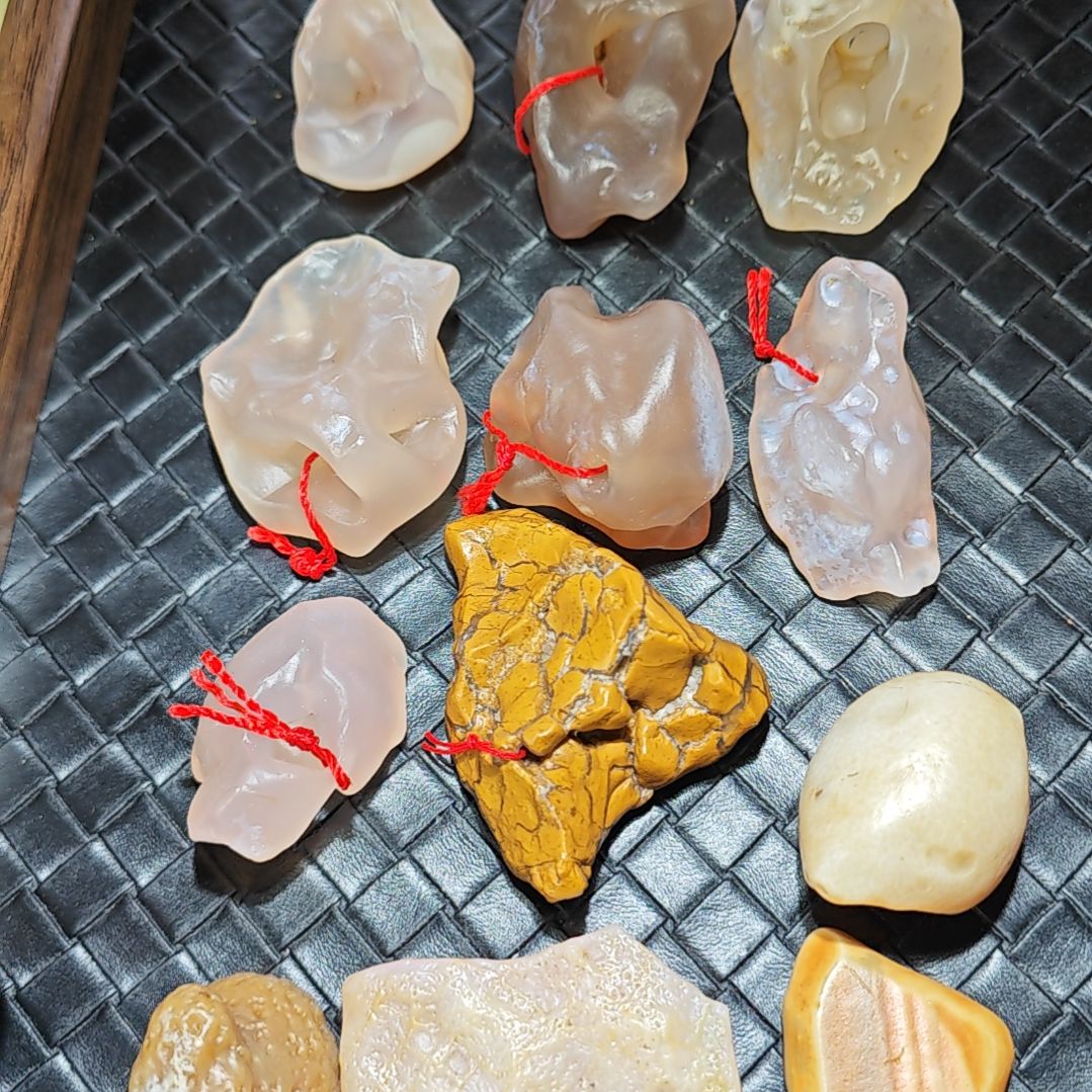 清***雅石材戈壁石手把件摆件