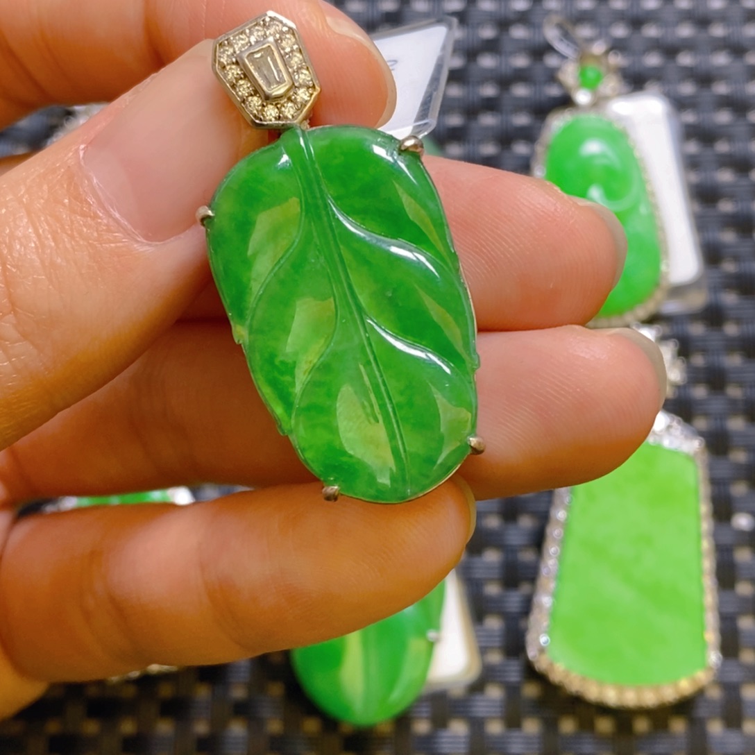 翡翠颈饰银S925镶嵌吊坠