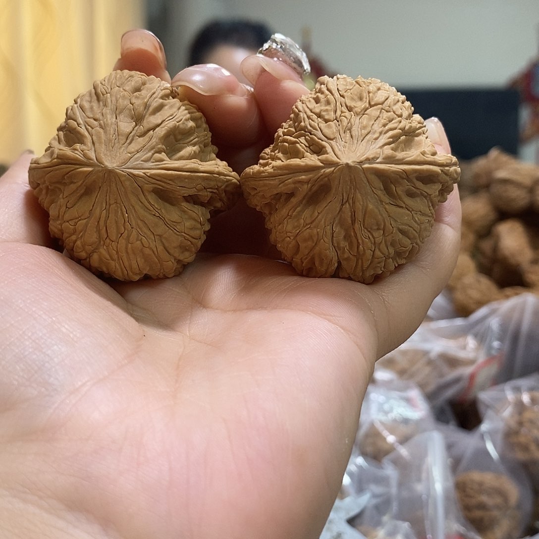 把件文玩核桃43绣球有水尖