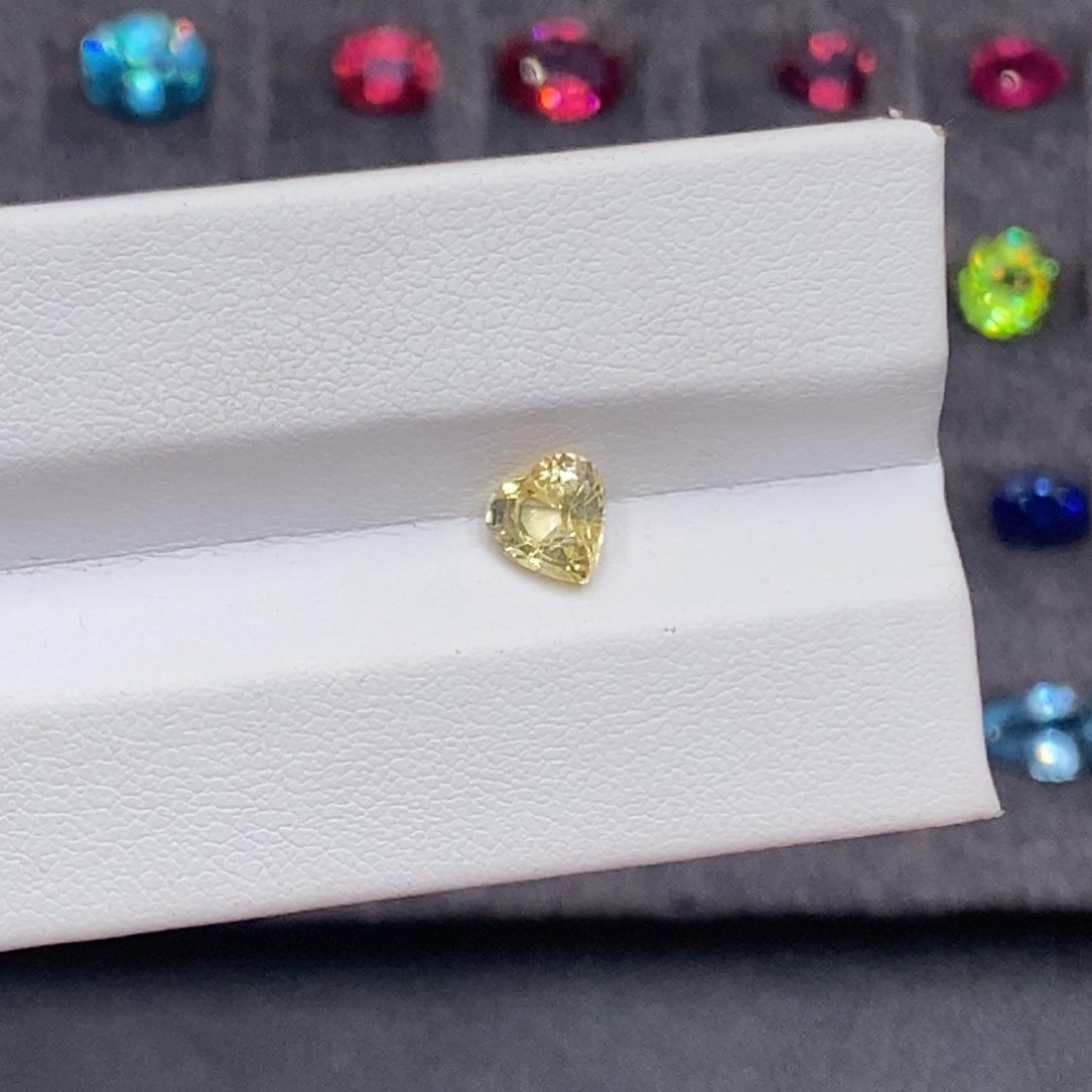 彩色蓝宝石裸石未镶嵌