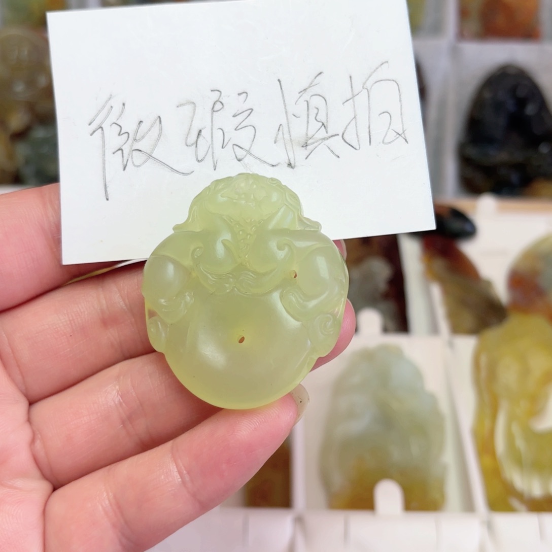 未镶嵌蛇纹石玉吊坠(不含链)