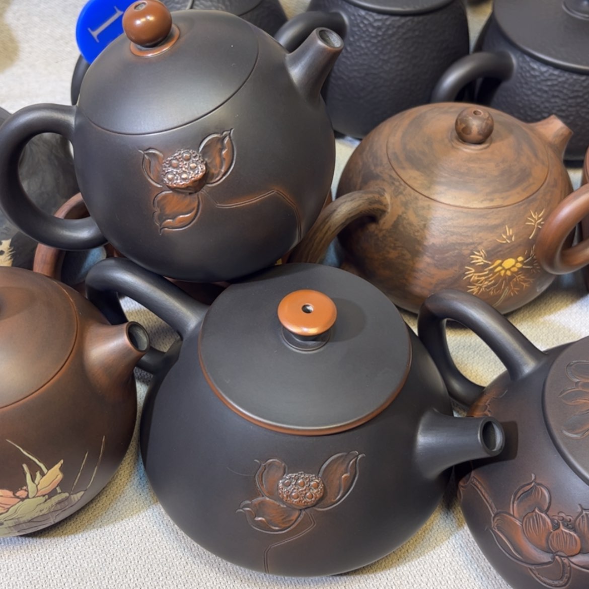 【闪购商品】N****品红泥 浮雕 容量 210c c