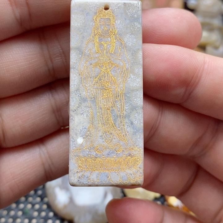 石英质玉颈饰未镶嵌