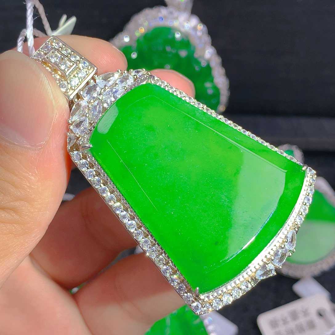 翡翠颈饰银S925镶嵌吊坠