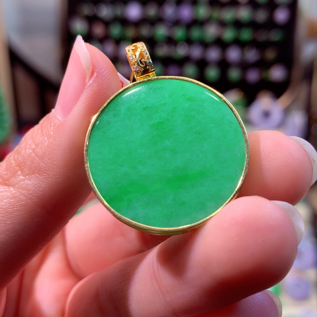 翡翠颈饰18K金镶嵌翡翠