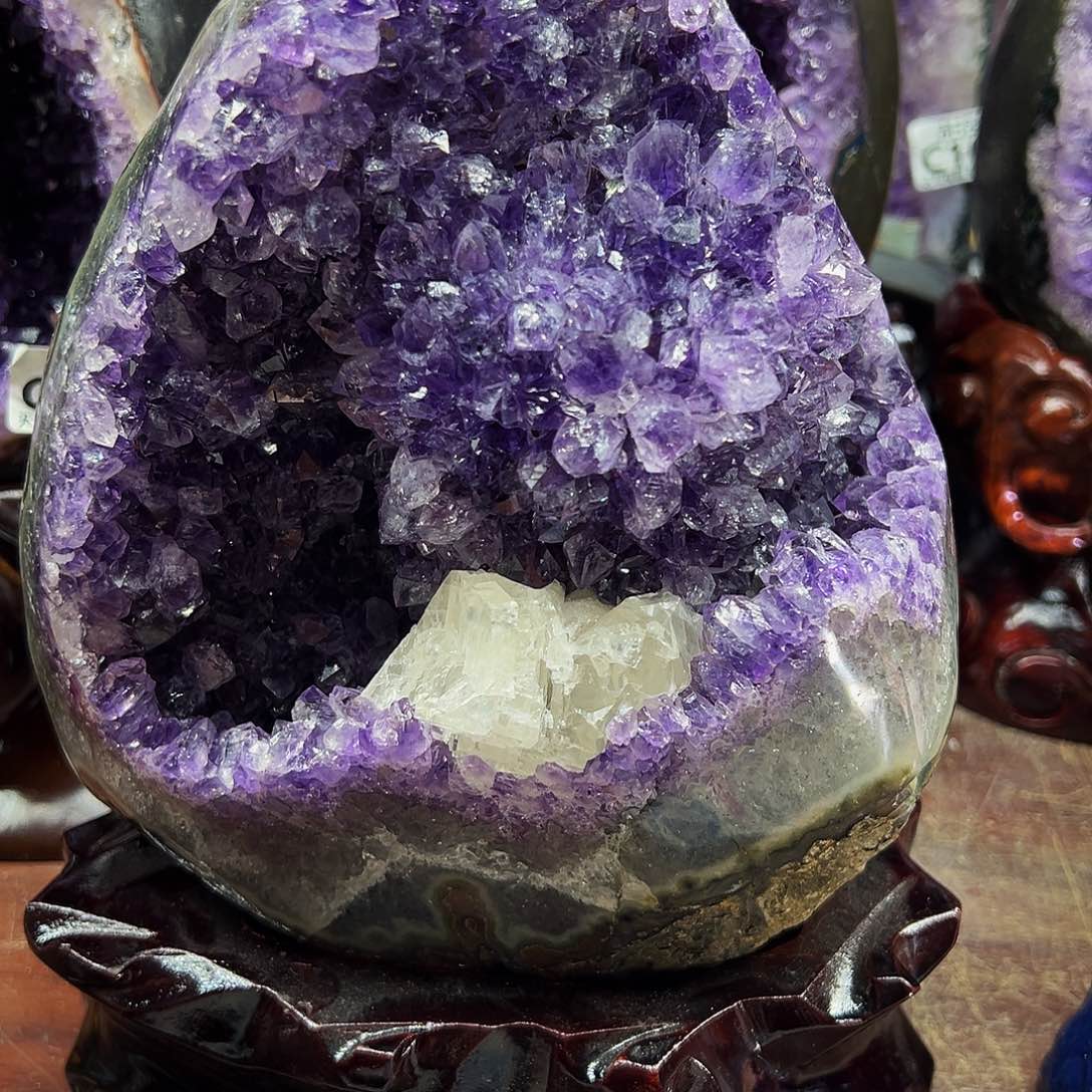 水晶大型摆件未镶嵌和**色