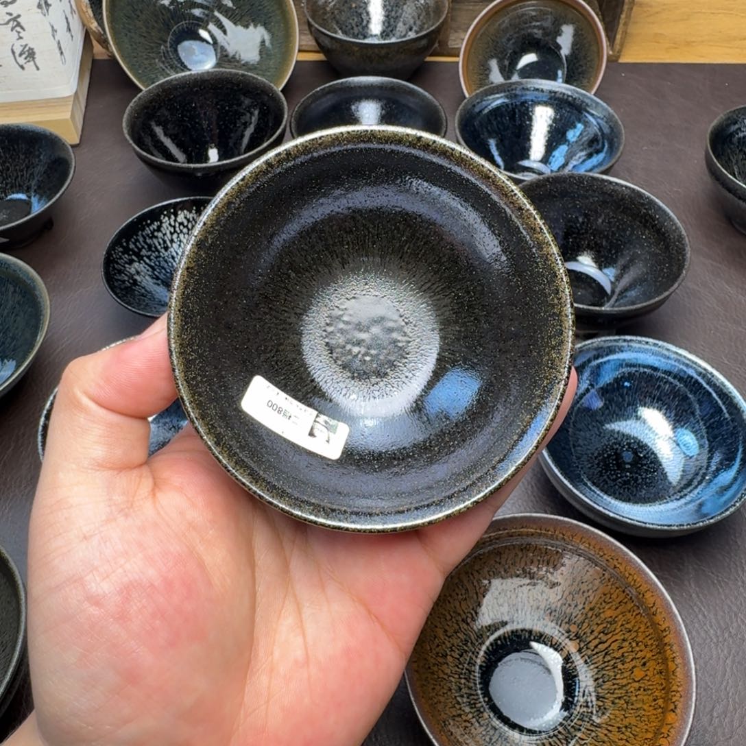 豪***哥茶盏原矿的制作方法是将