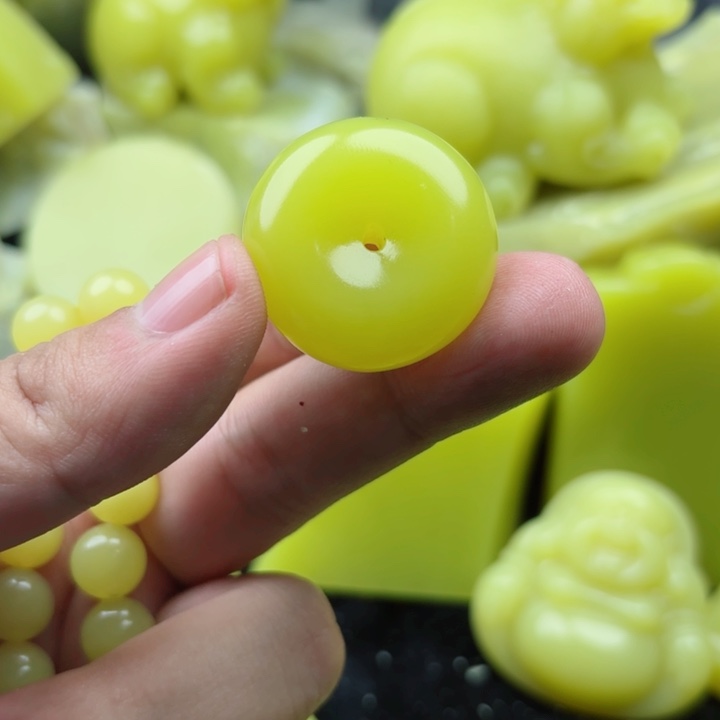 布新疆若羌黄玉小平安扣