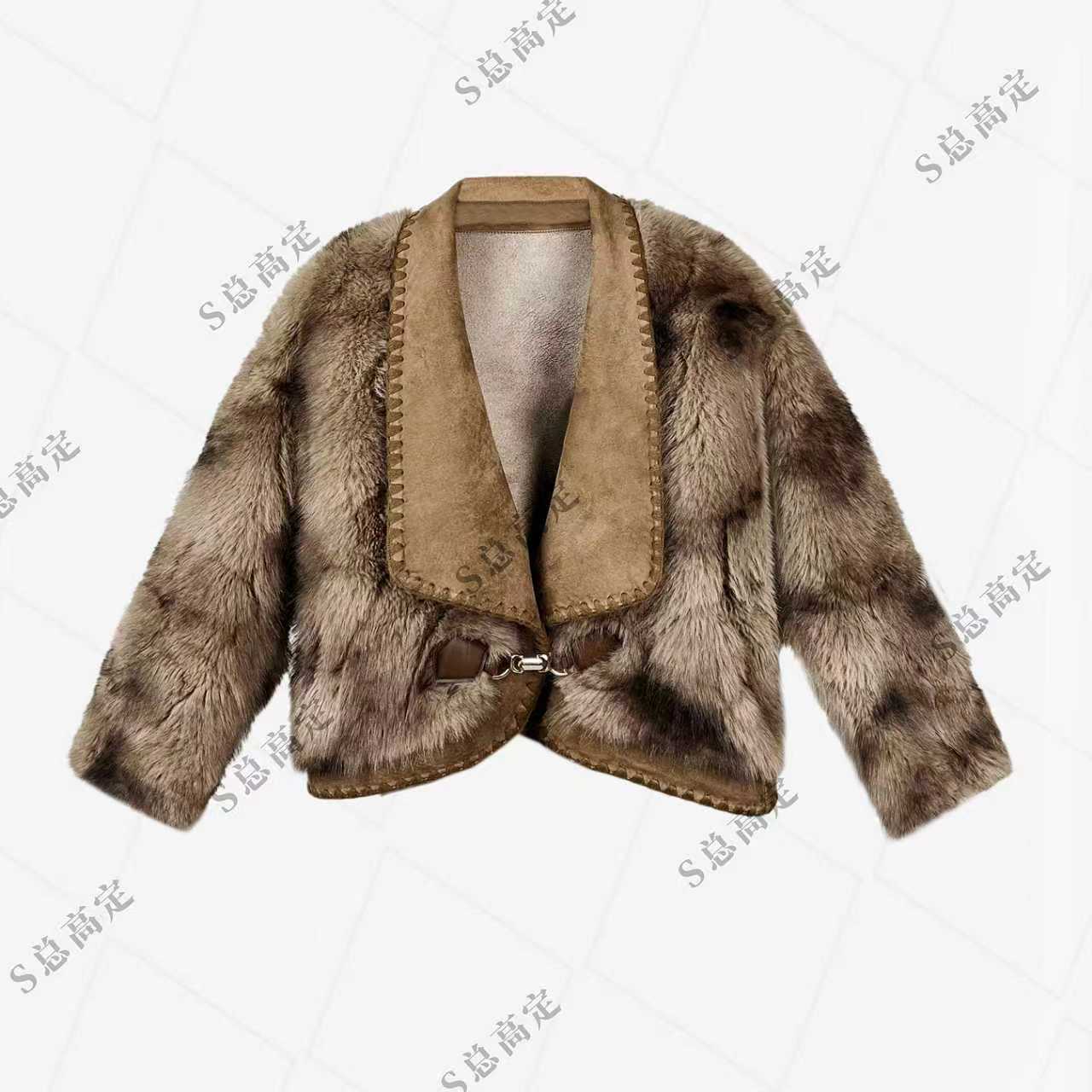 【丹丹】冬季新款高奢简约时尚重工拼接设计气质短外套D0185