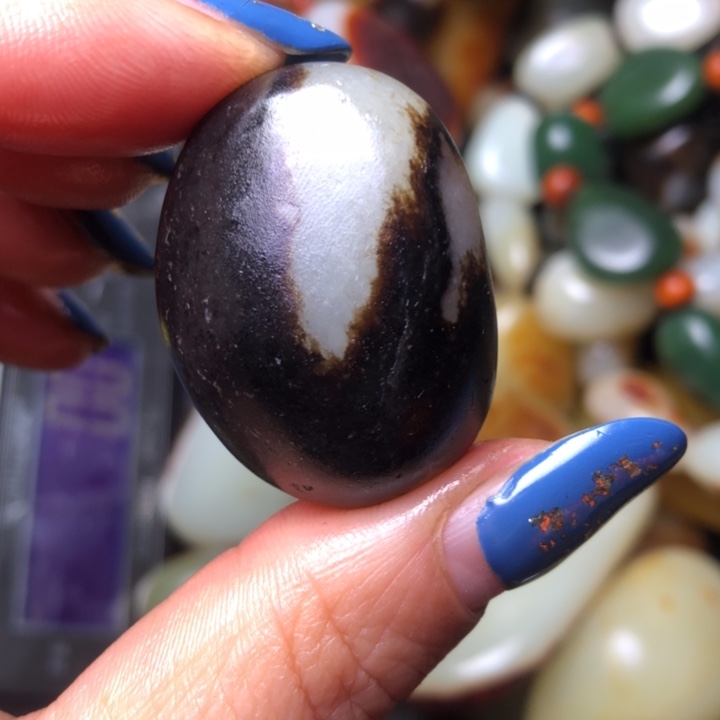 S***依和田玉（翠青玉）未镶嵌珠宝奇石