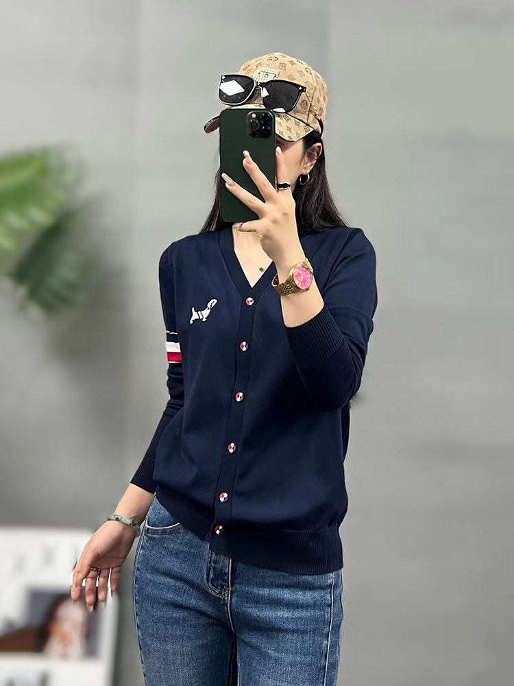 19285春季新品2025年女装英伦风V领小狗印花通勤百搭天丝针织开衫