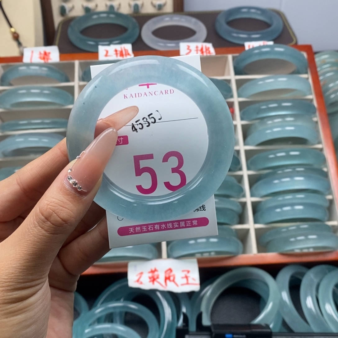 斑***狗石英质玉未镶嵌手镯
