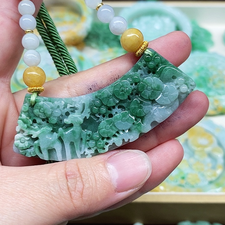 翡翠颈饰未镶嵌翡翠吊坠