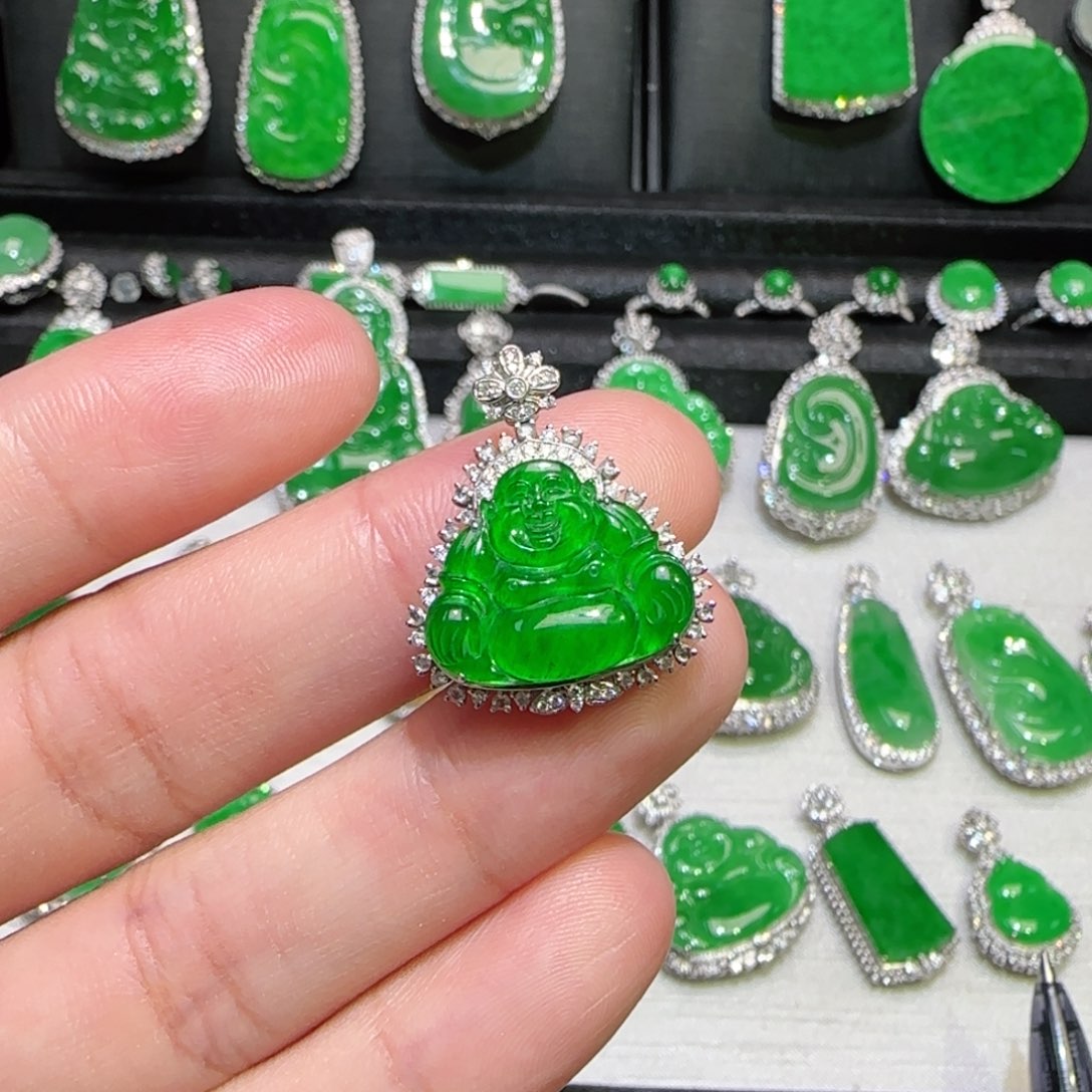 翡翠18K金镶嵌颈饰