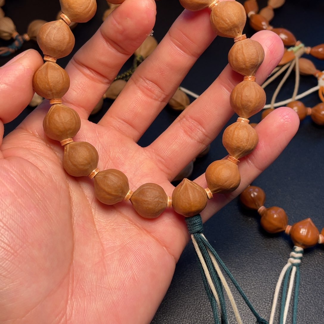 吊坠橄榄核蜜桃臀