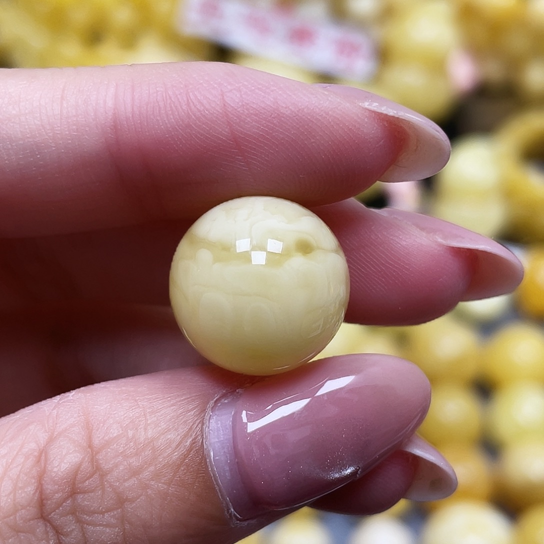 蜜蜡未镶嵌裸石15.5mm瑕